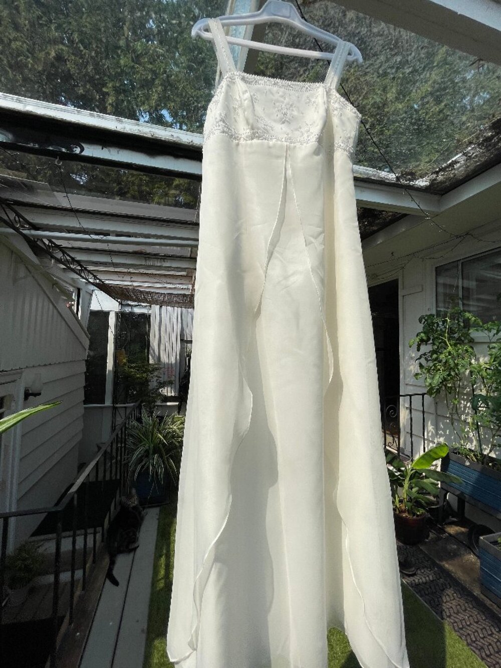 Elegant A-line ivory wedding dress